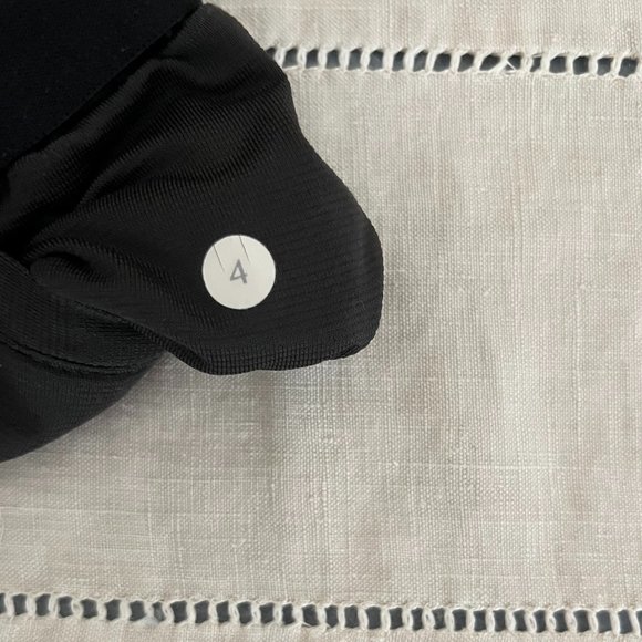 Lululemon shorts Black size 4 rare - Picture 5 of 5